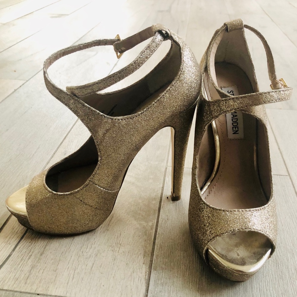Steve Madden Gold heels